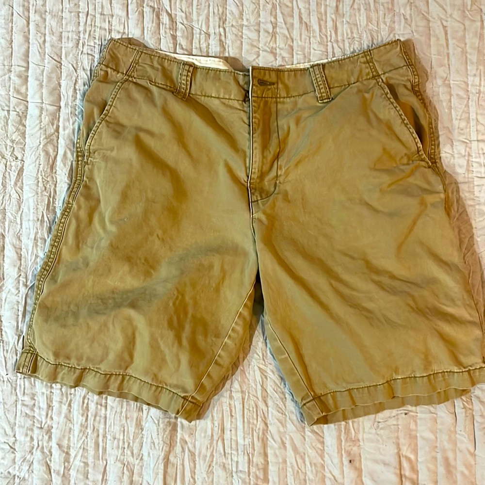 Old Navy Men’s Khaki Shorts-Size 34